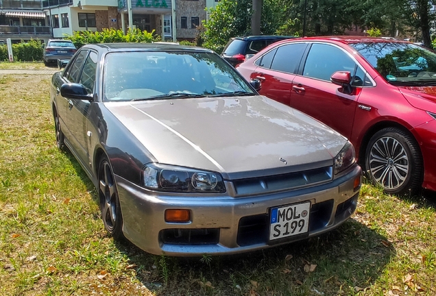 Nissan Skyline R34 Sedan