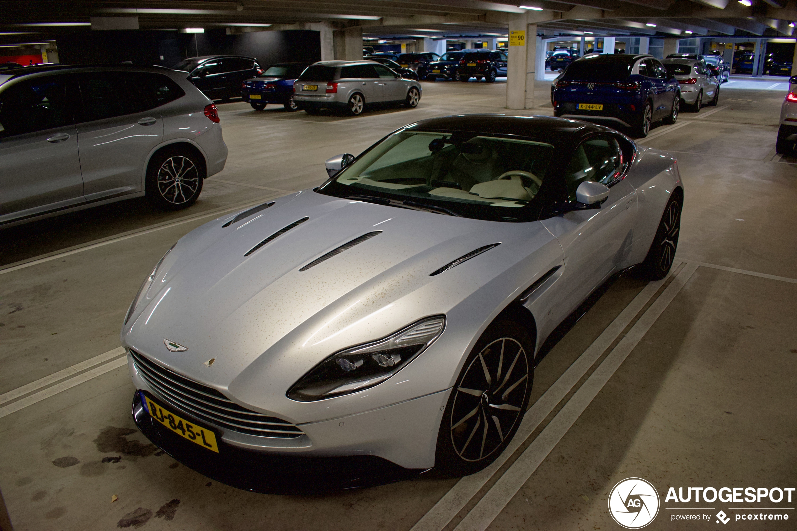 Aston Martin DB11