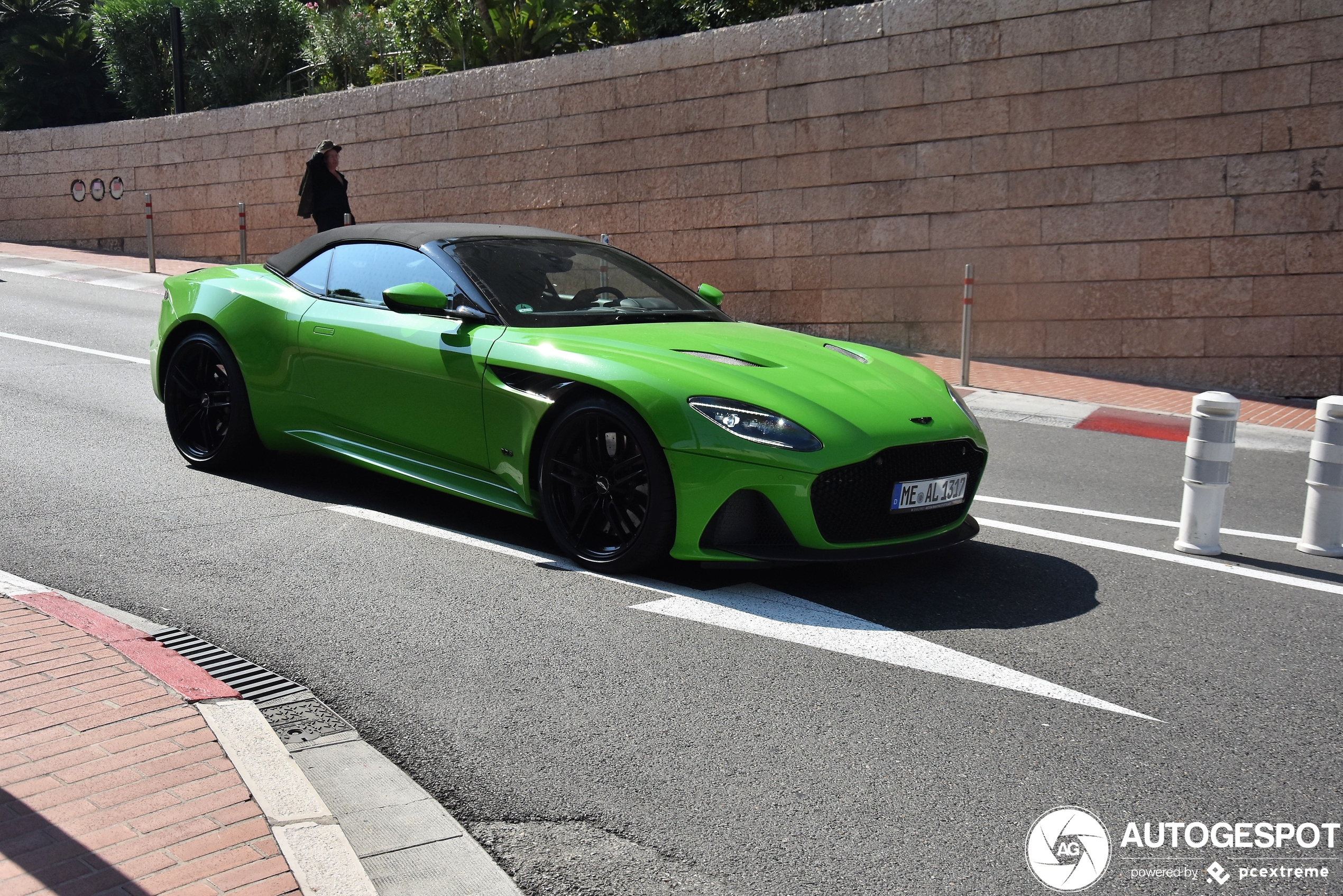 Aston Martin DBS Superleggera Volante