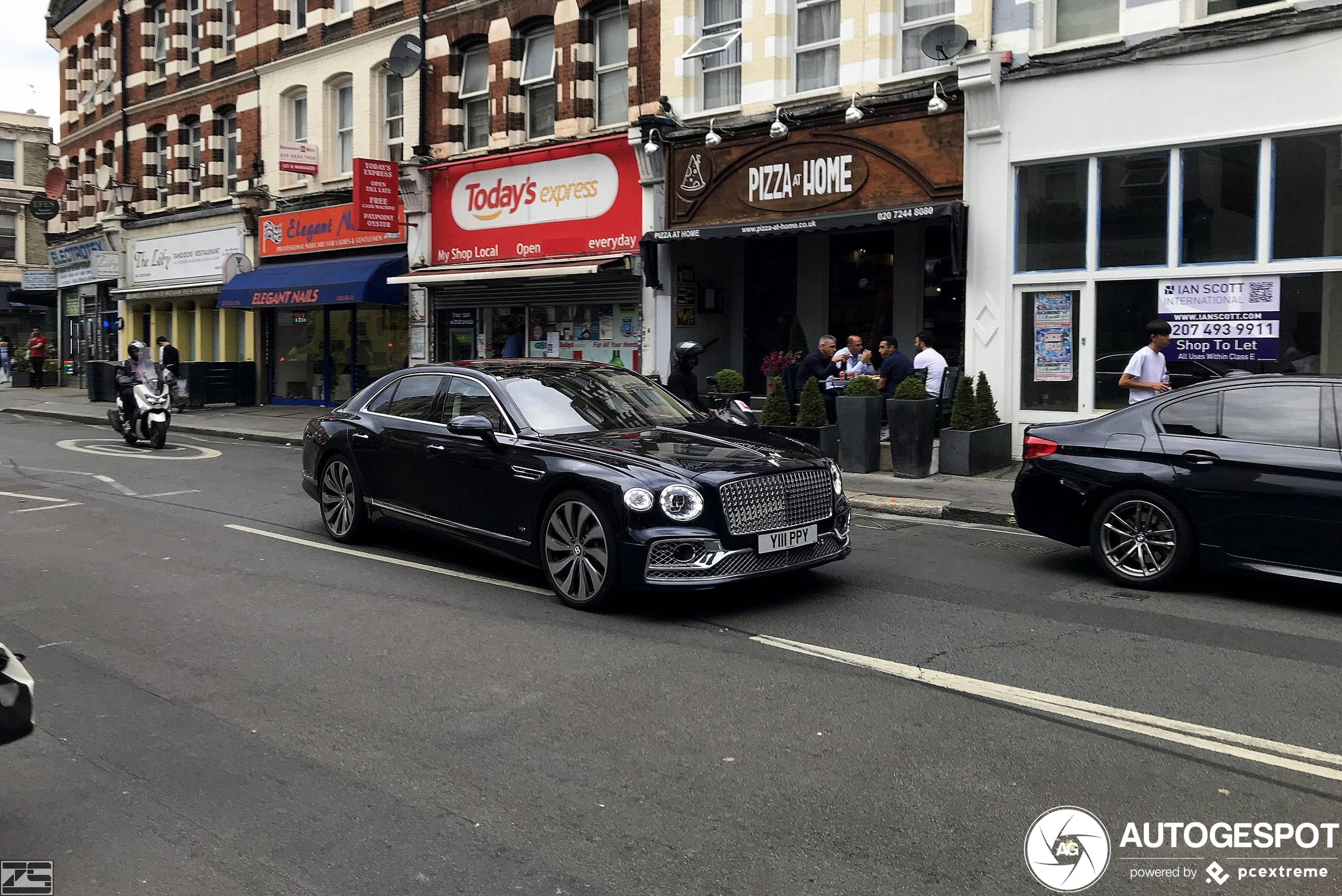 Bentley Flying Spur V8 2021