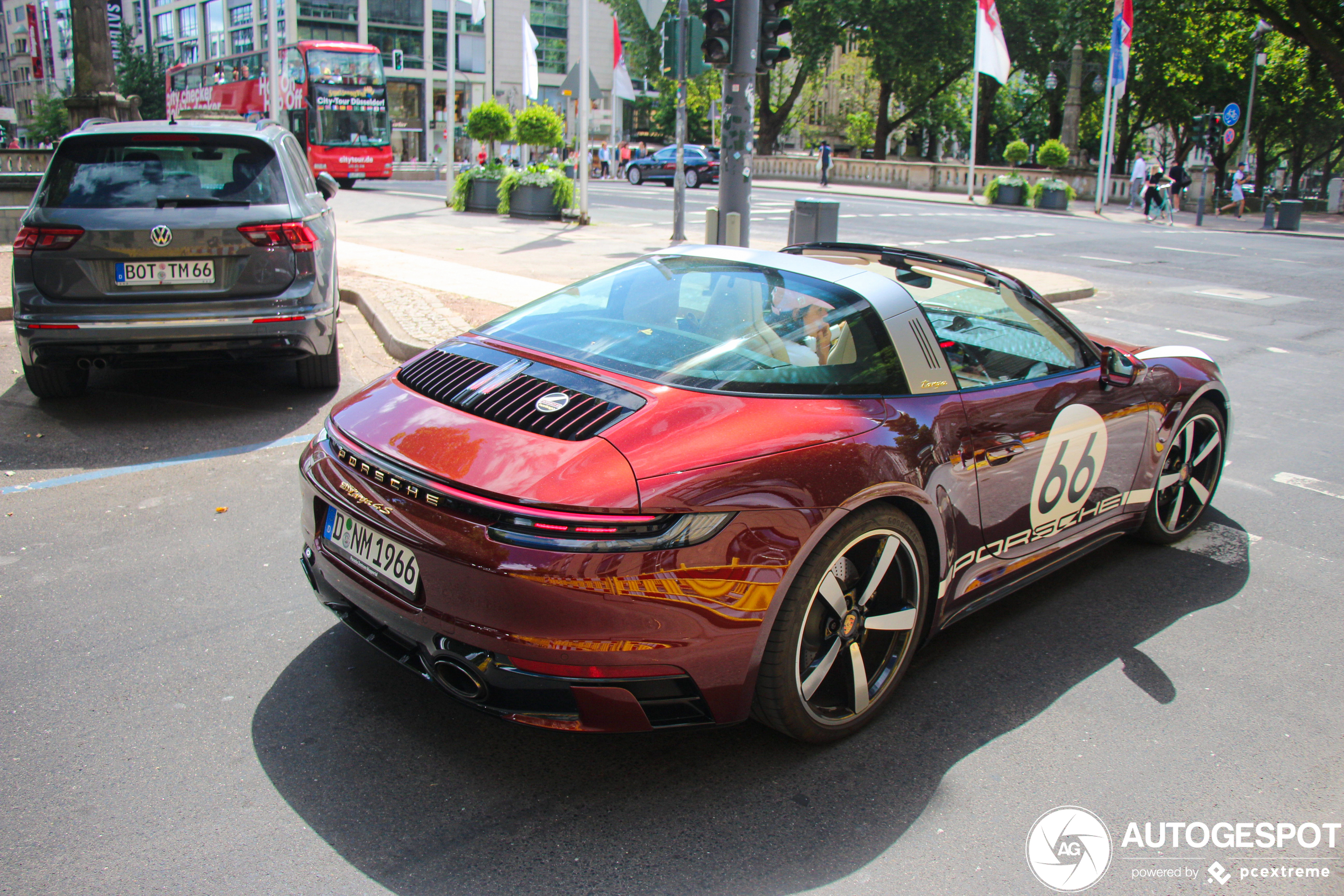 Porsche 992 Targa 4S Heritage Design Edition