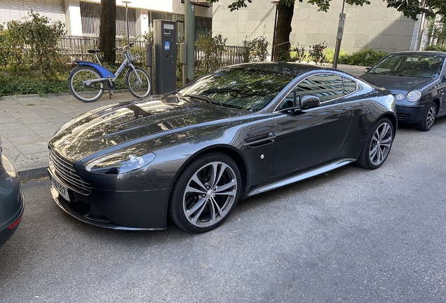 Aston Martin V12 Vantage