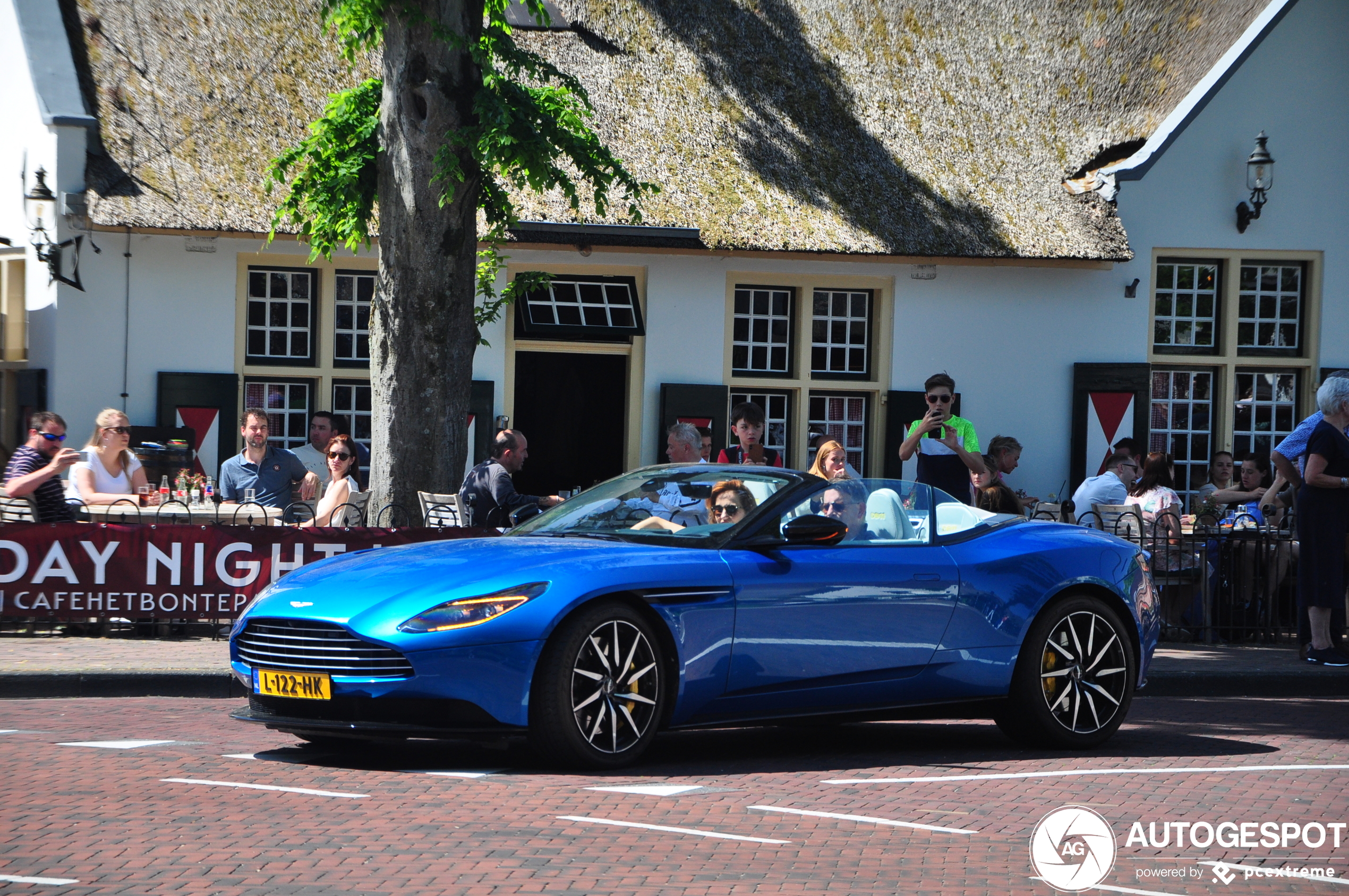 Aston Martin DB11 V8 Volante