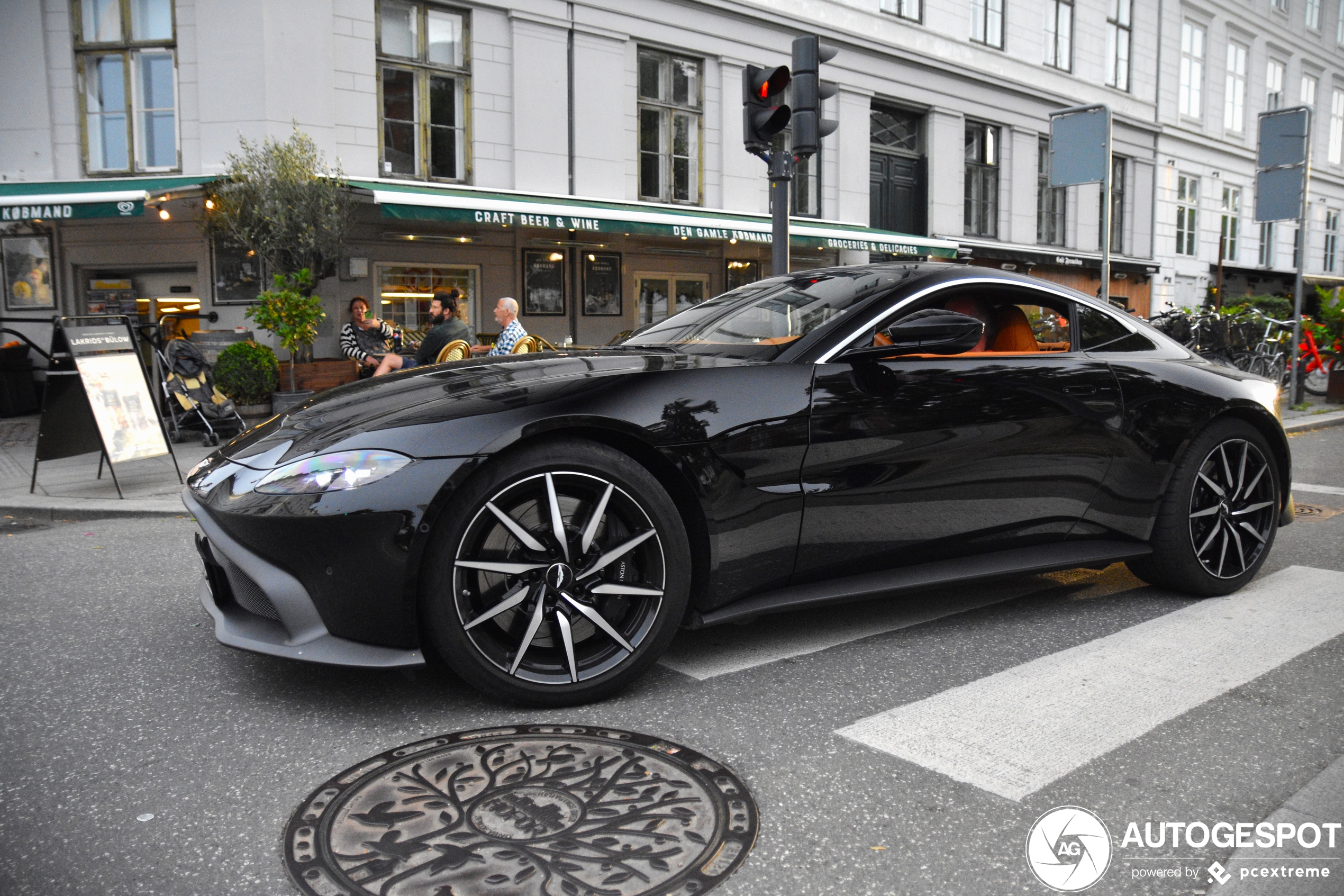 Aston Martin V8 Vantage 2018