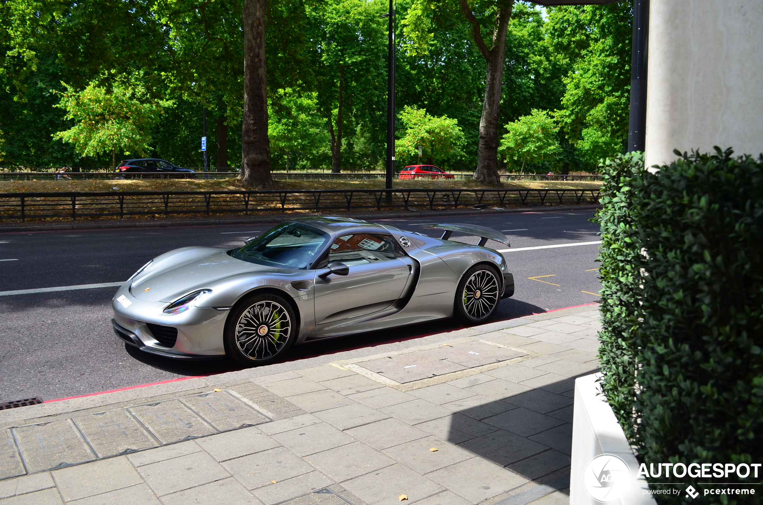 Porsche 918 Spyder Weissach Package