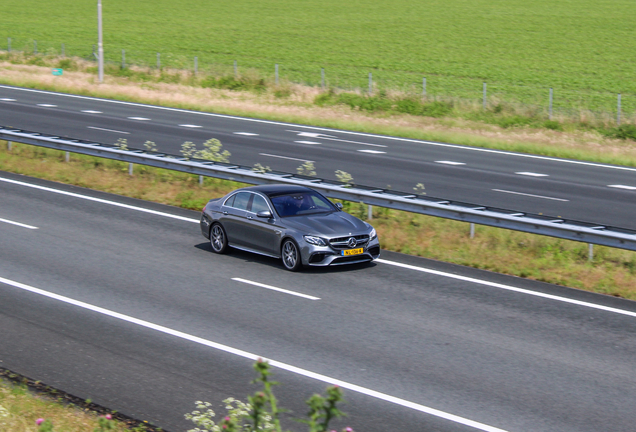 Mercedes-AMG E 63 S W213