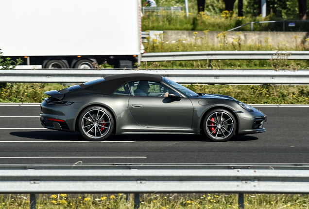 Porsche 992 Carrera 4S Cabriolet