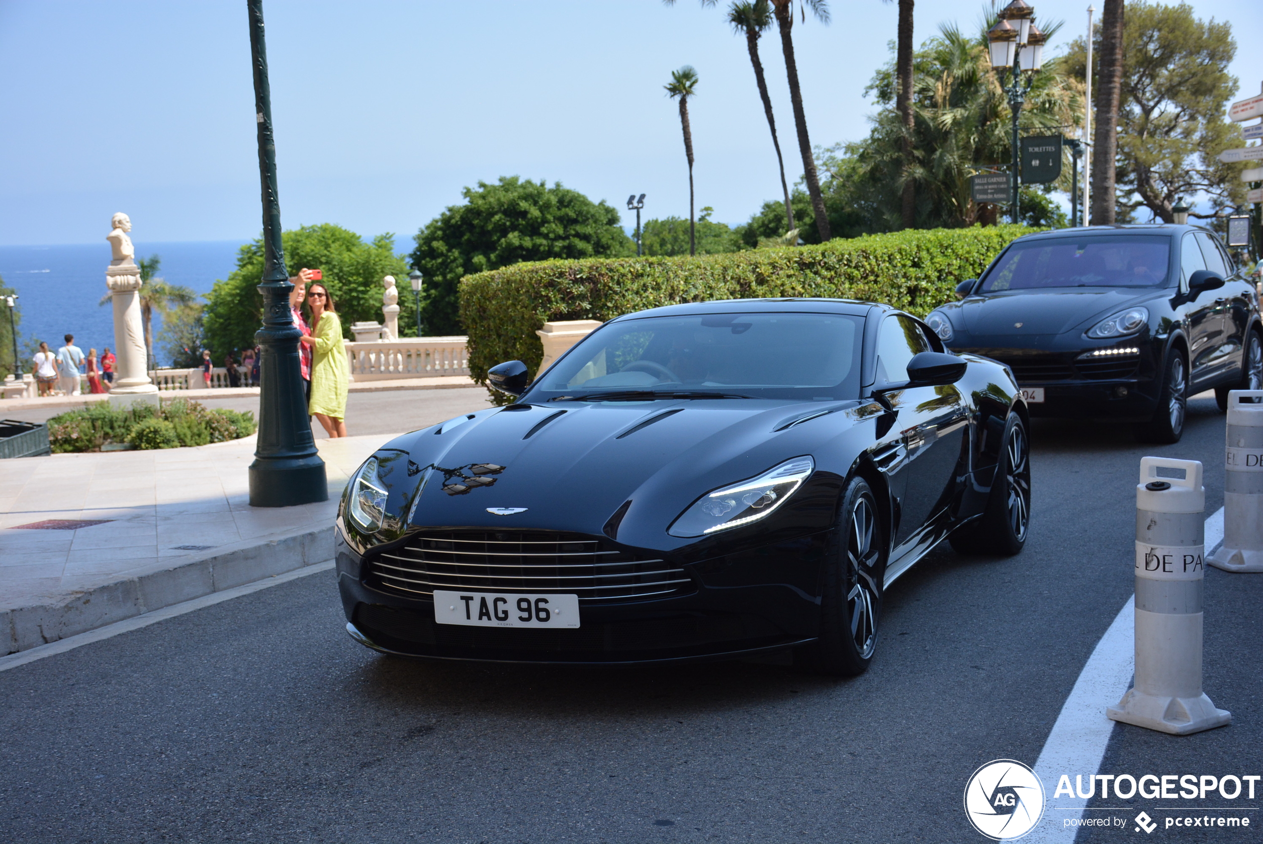 Aston Martin DB11