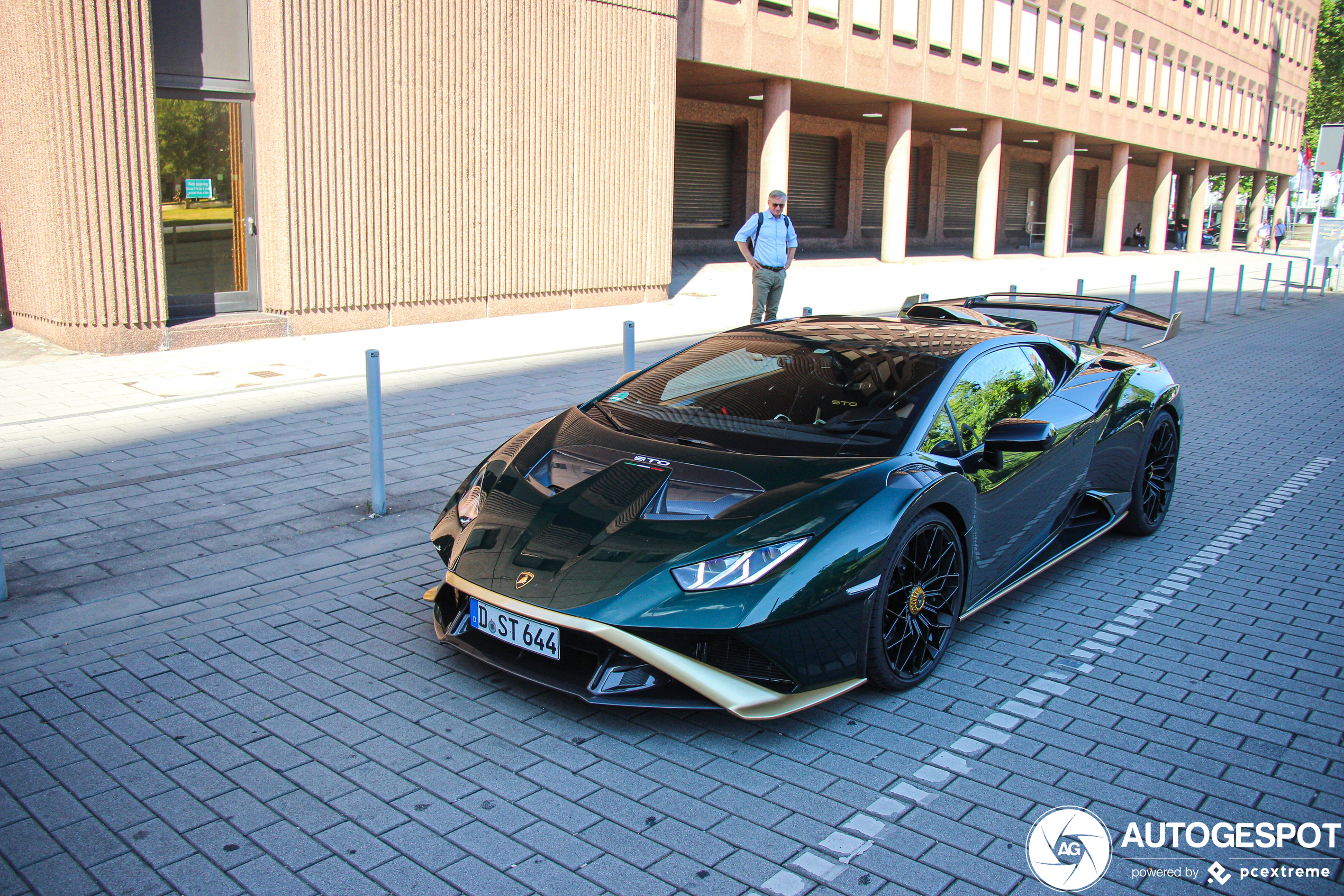 Groen-gouden Lamborghini Huracan STO luidt het weekend in