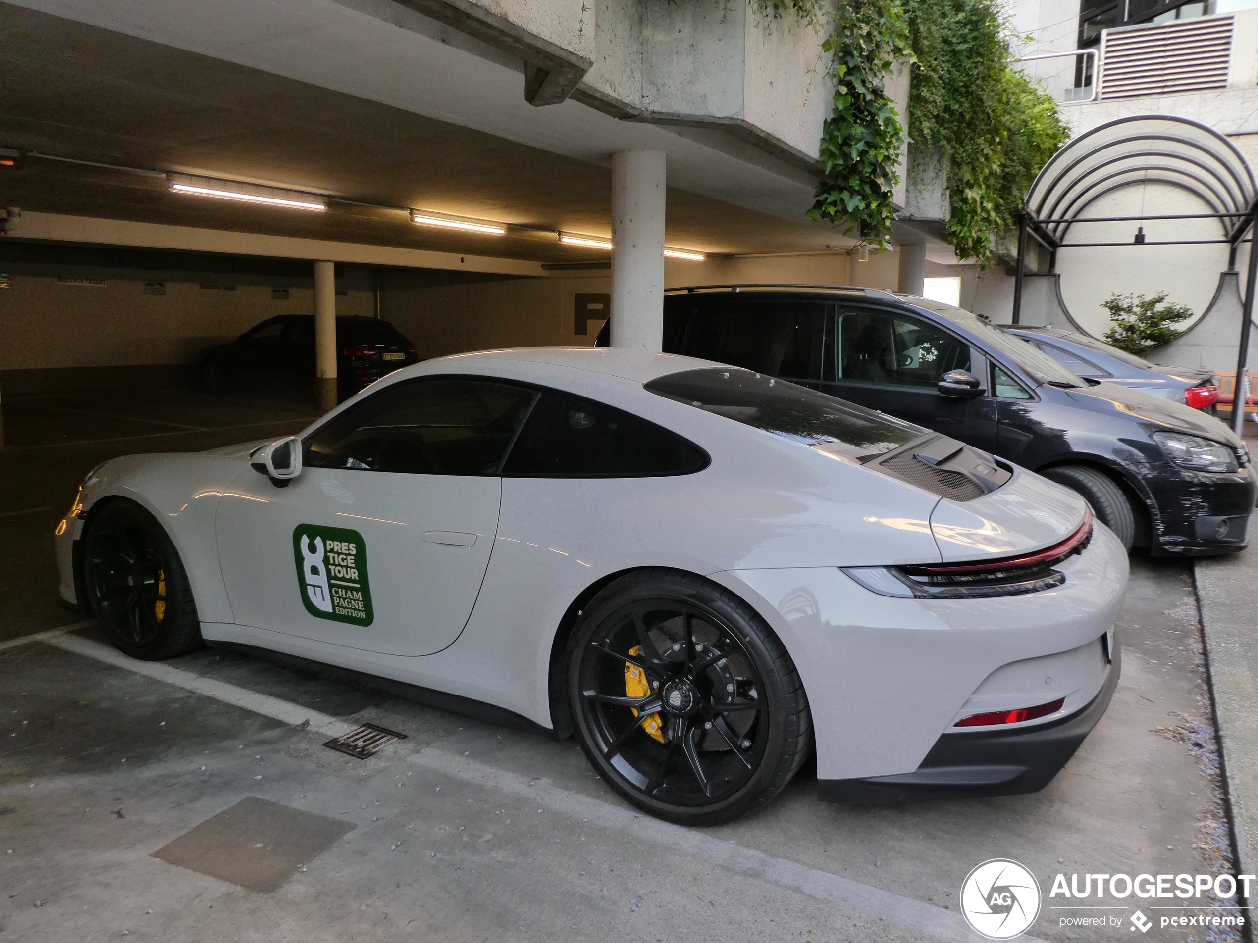 Porsche 992 GT3 Touring