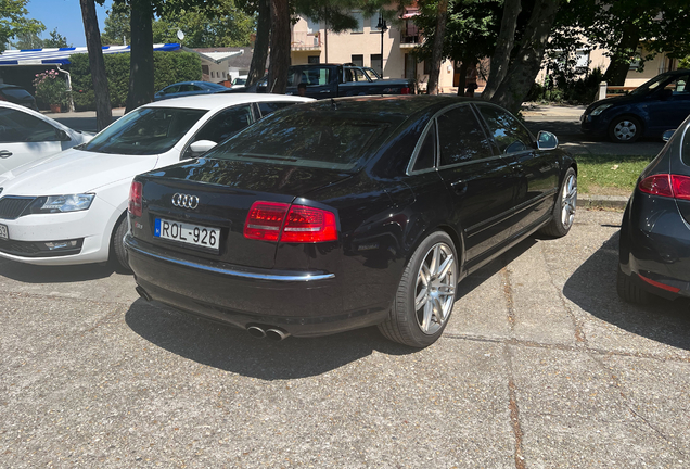 Audi S8 D3