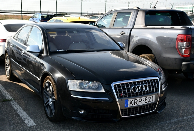 Audi S8 D3