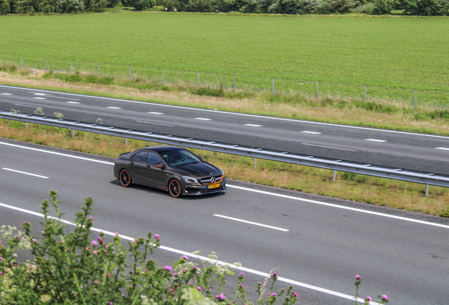 Mercedes-Benz CLA 45 AMG OrangeArt Edition C117