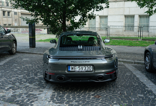 Porsche 992 Carrera 4 GTS