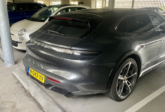 Porsche Taycan Turbo S Cross Turismo