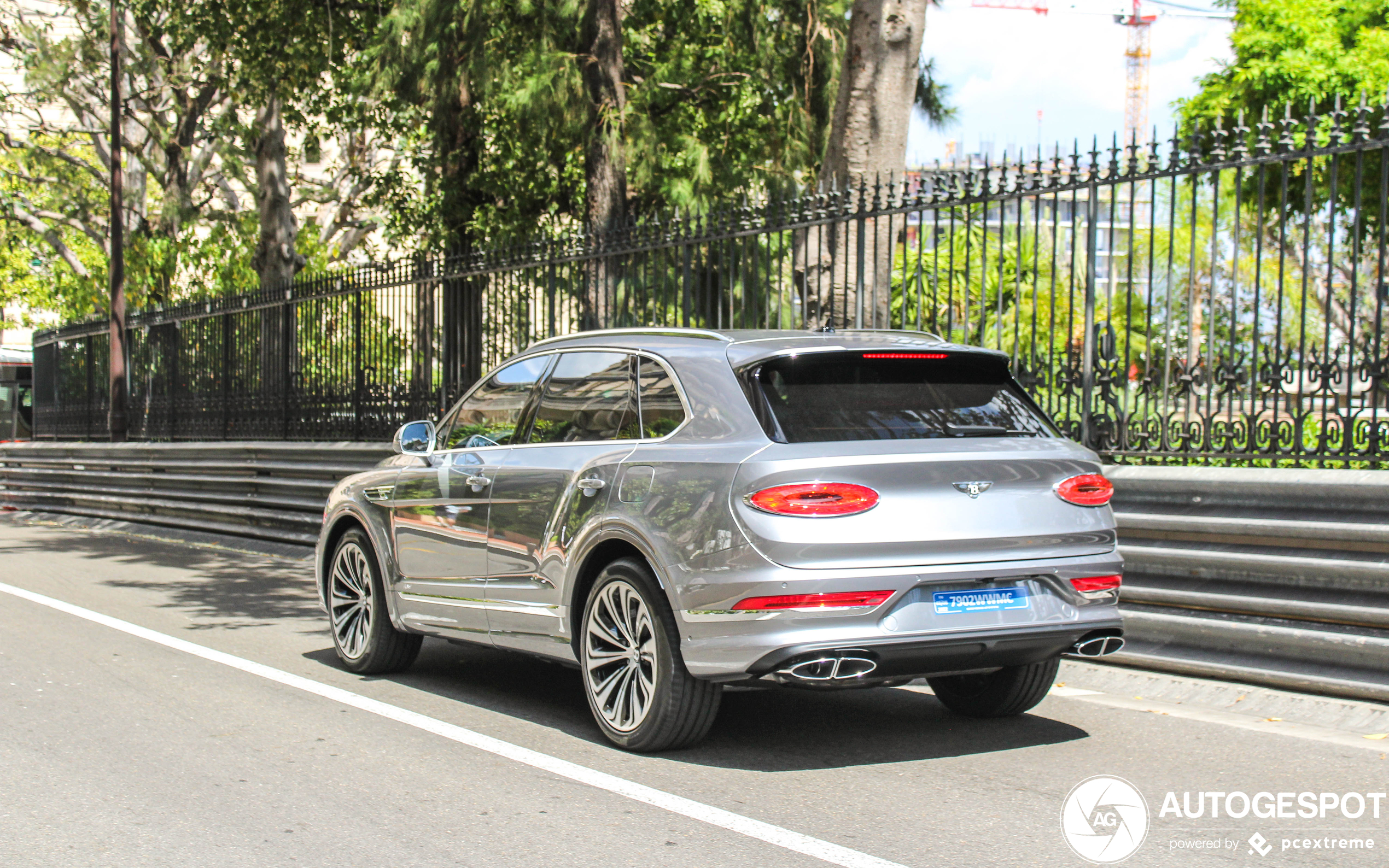 Bentley Bentayga Hybrid 2021