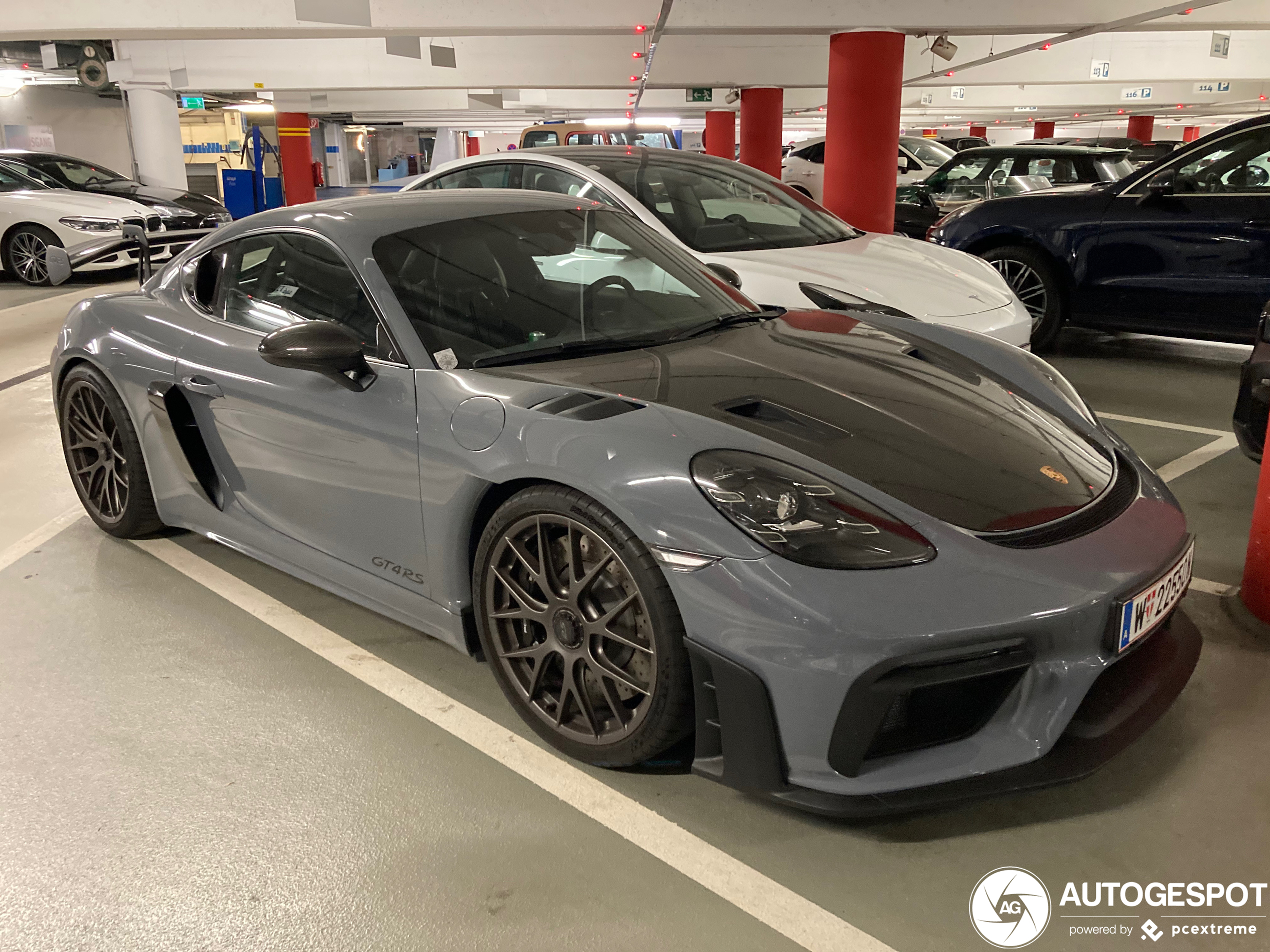 Porsche 718 Cayman GT4 RS Weissach Package