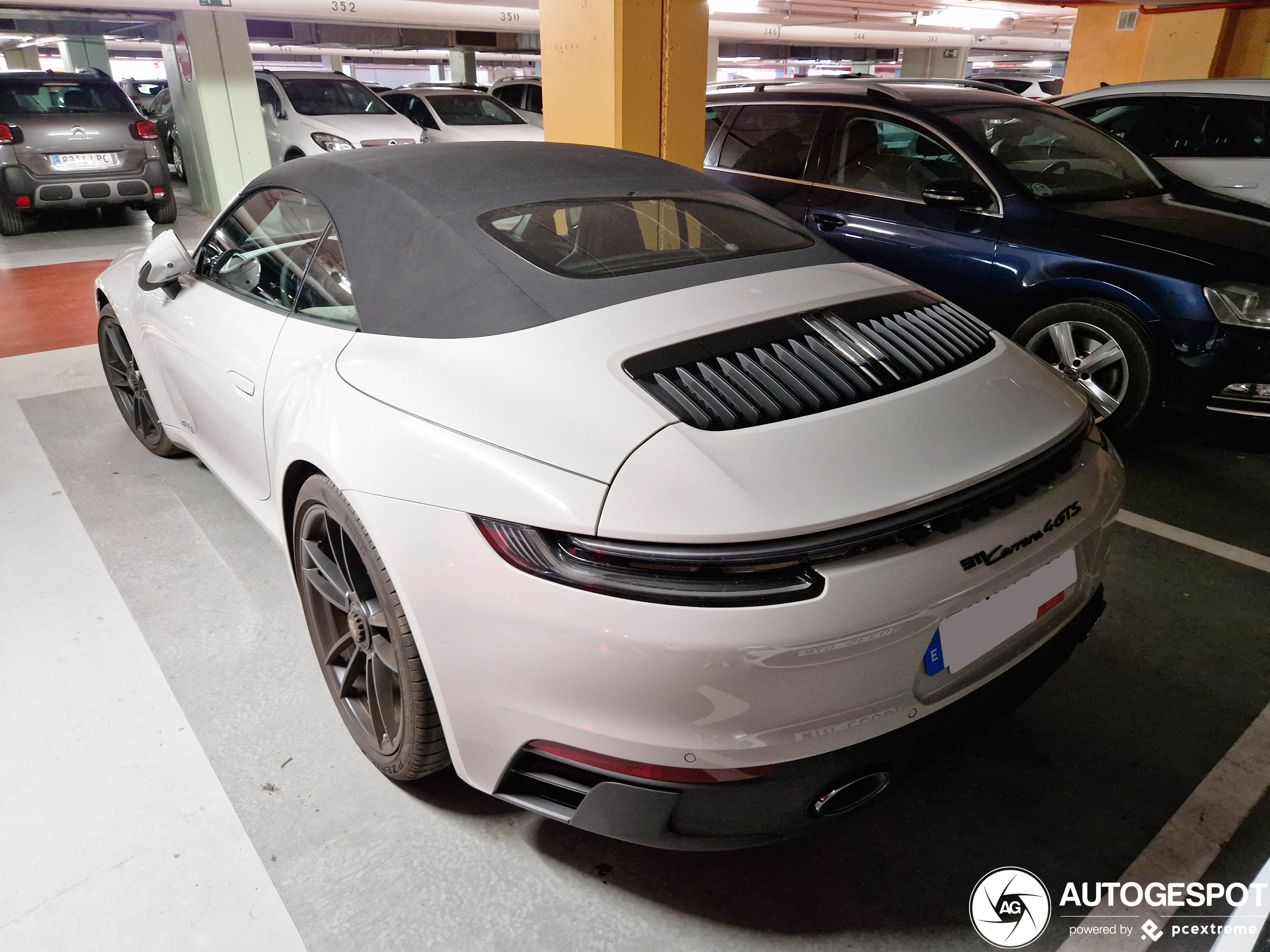 Porsche 992 Carrera 4 GTS Cabriolet