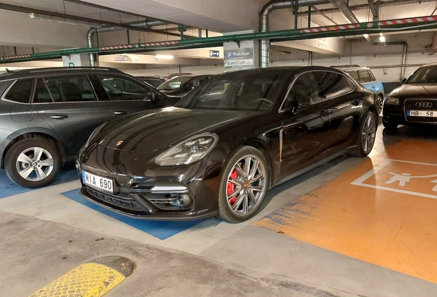 Porsche 971 Panamera Turbo