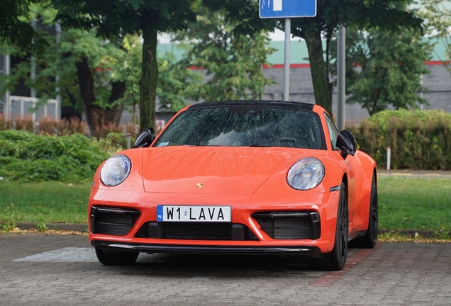 Porsche 992 Carrera 4 GTS