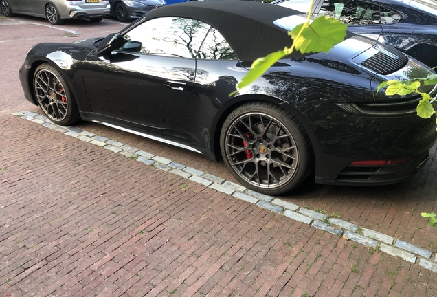 Porsche 992 Carrera 4S Cabriolet