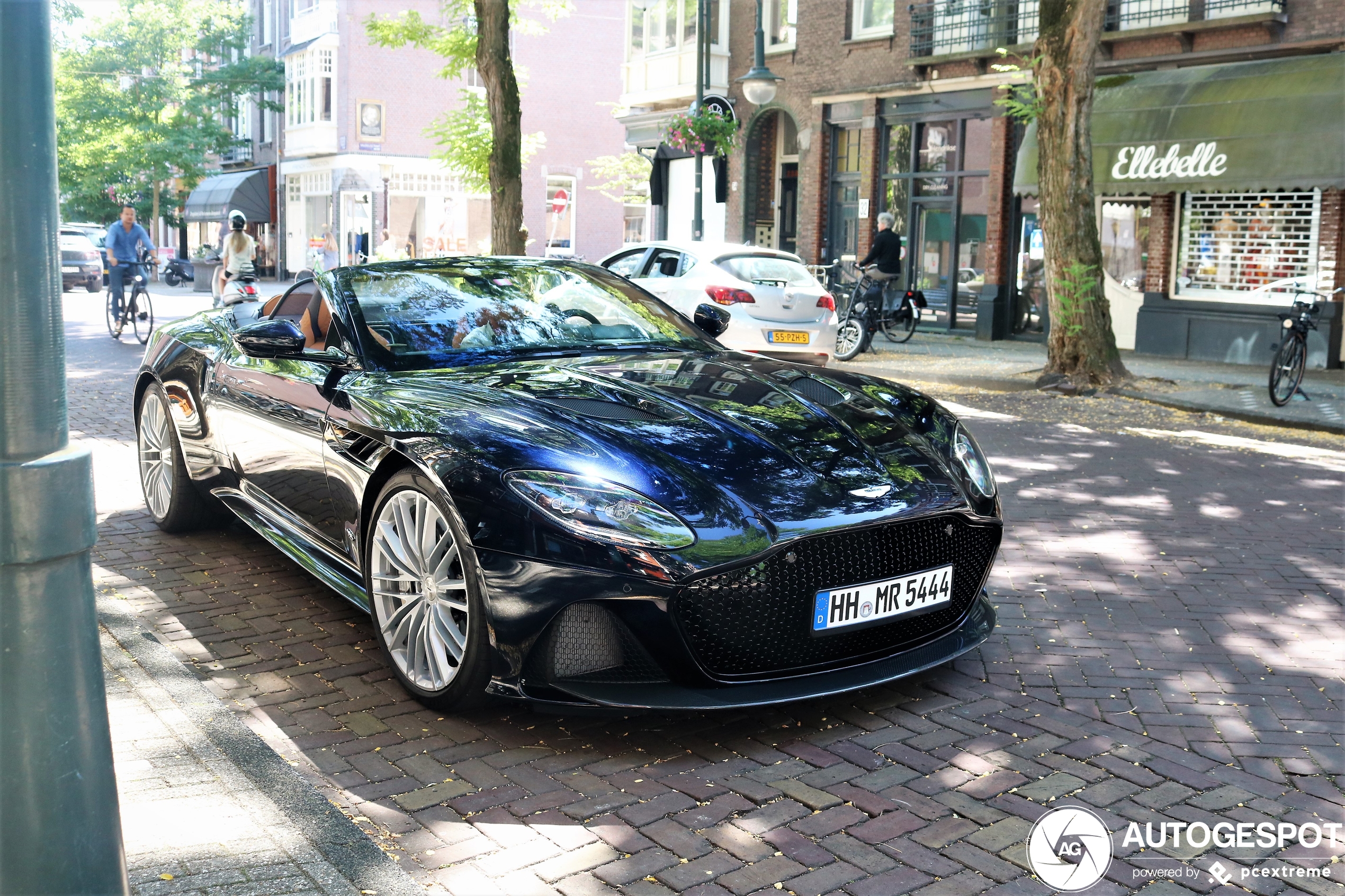 Aston Martin DBS Superleggera Volante