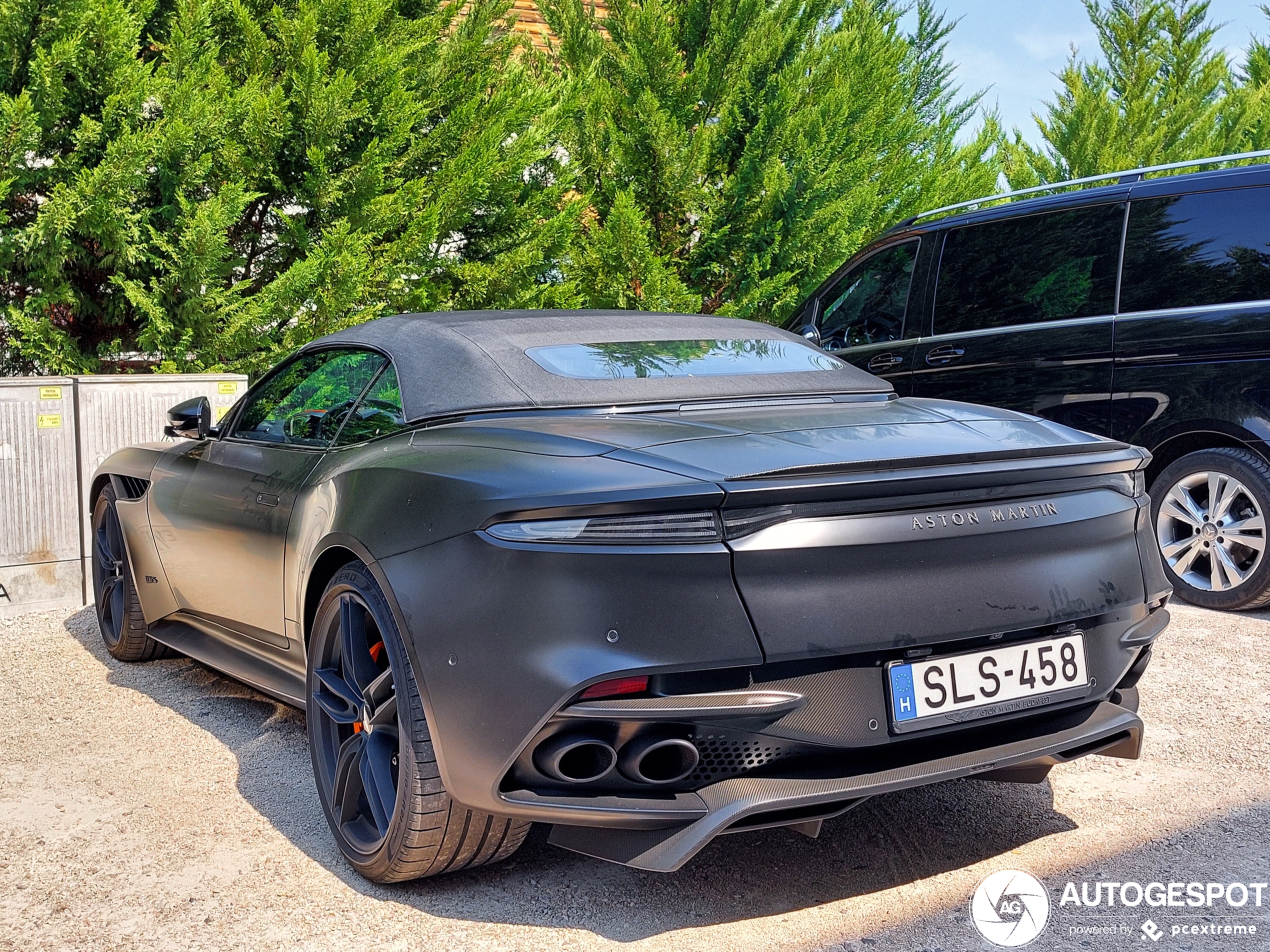 Aston Martin DBS Superleggera Volante