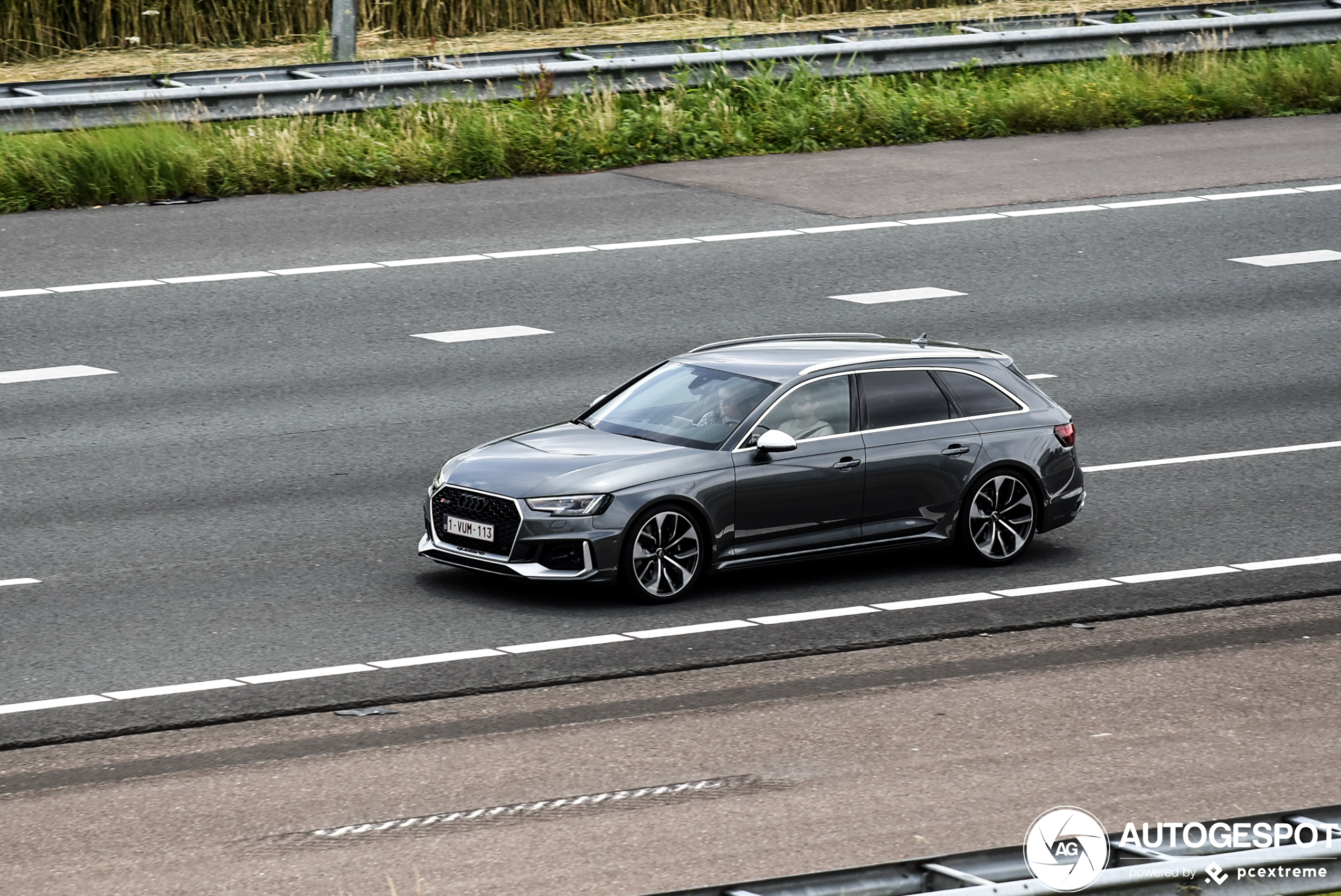 Audi RS4 Avant B9