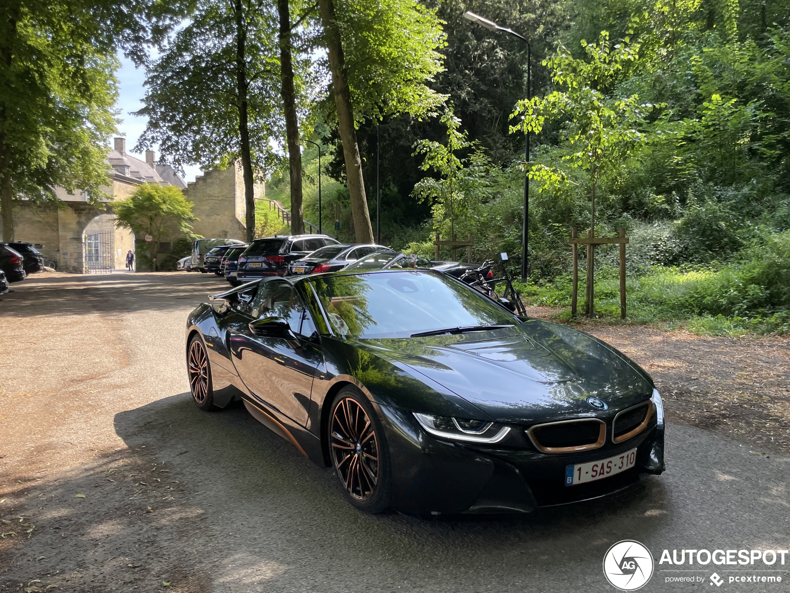 BMW i8 Roadster Ultimate Sophisto Edition