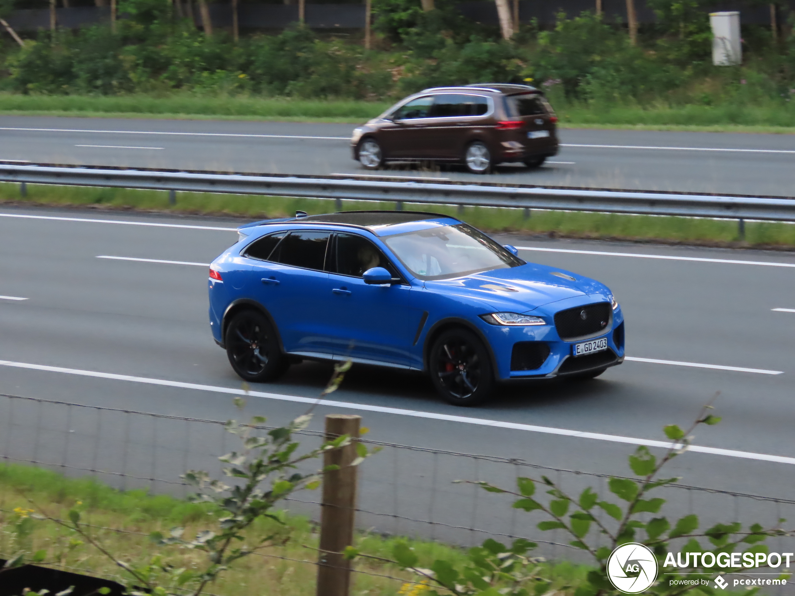 Jaguar F-PACE SVR