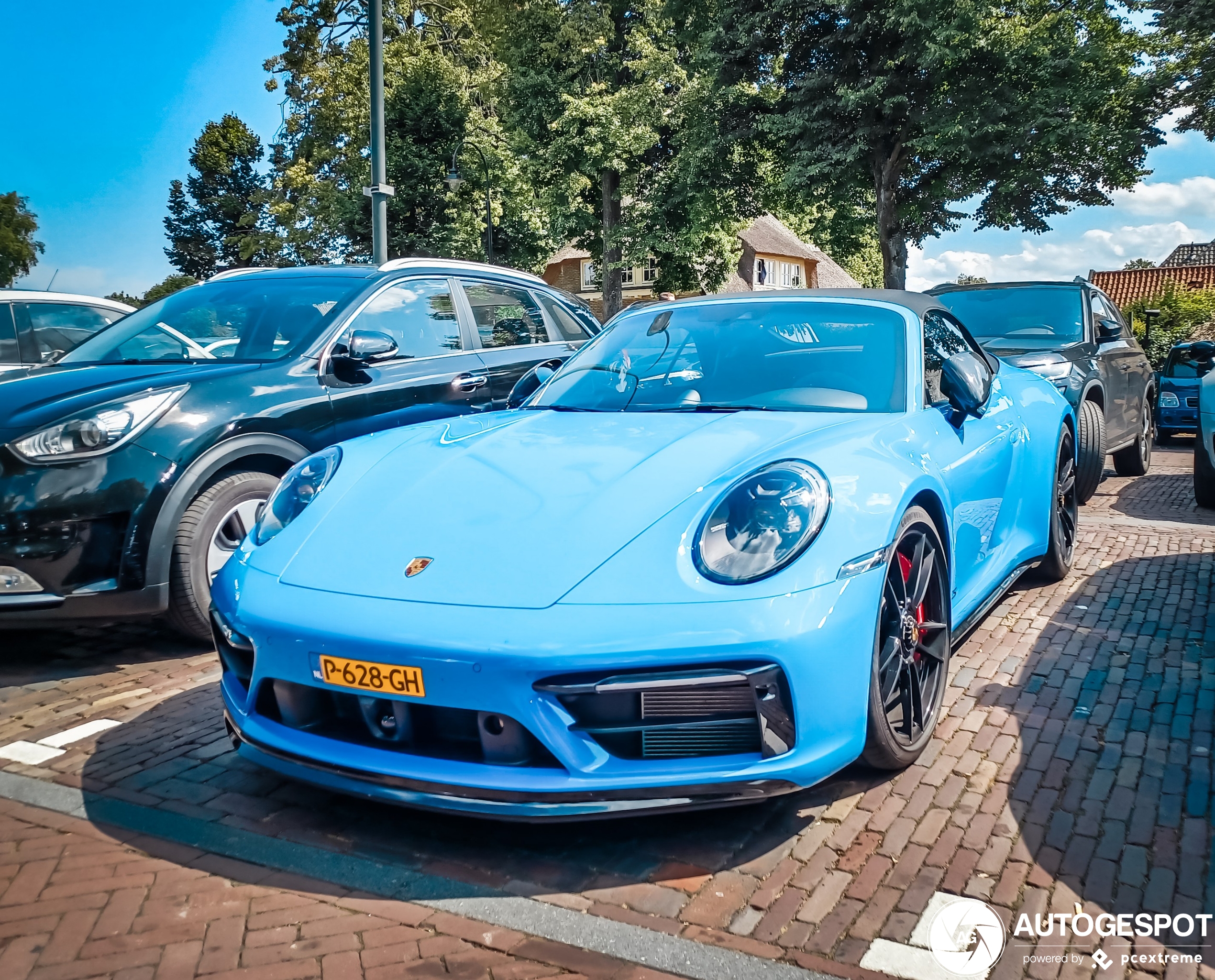 Porsche 992 Carrera 4 GTS Cabriolet