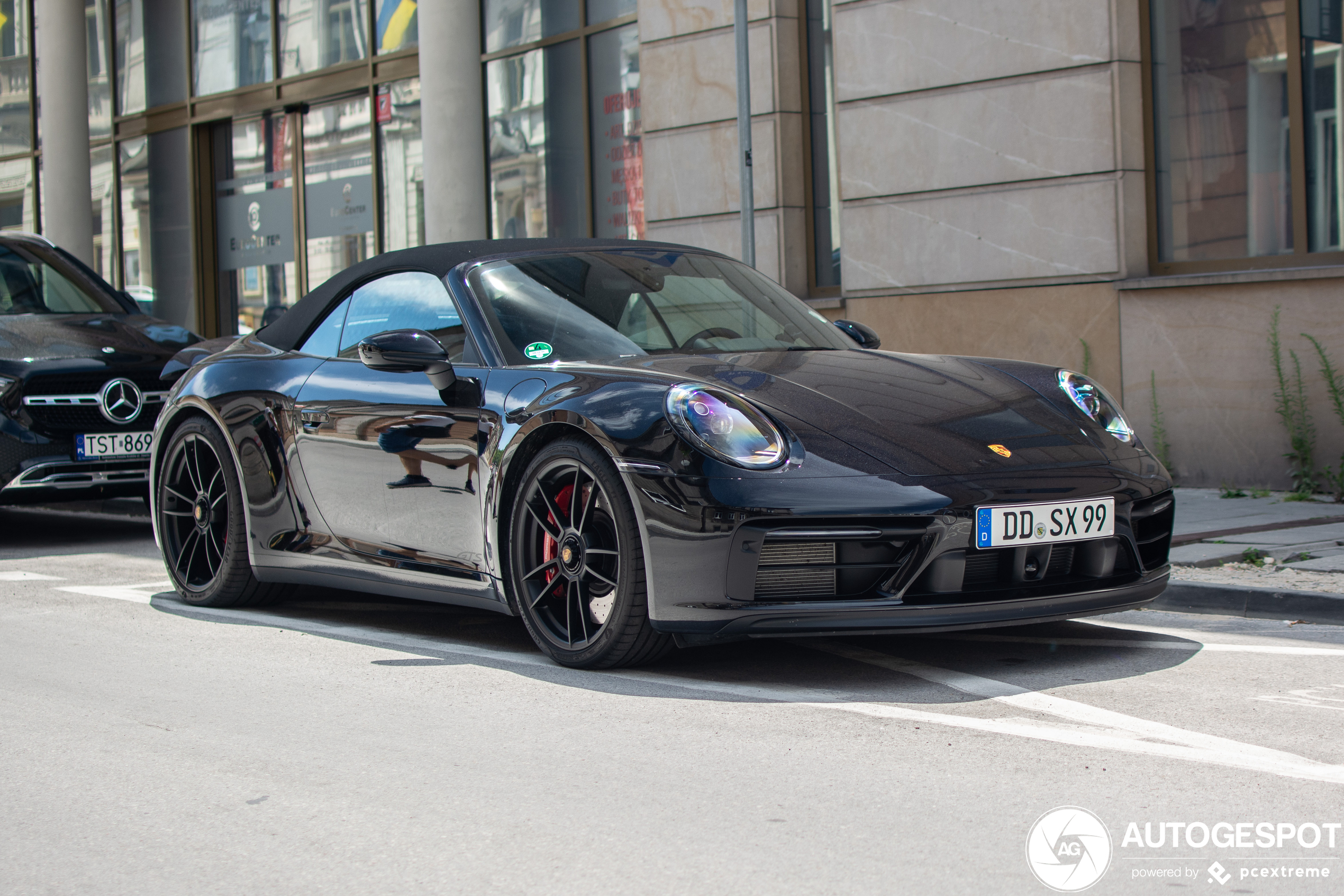 Porsche 992 Carrera 4 GTS Cabriolet