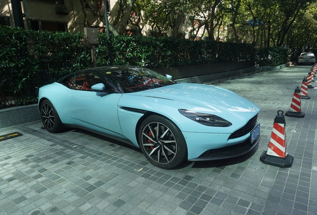 Aston Martin DB11 V8