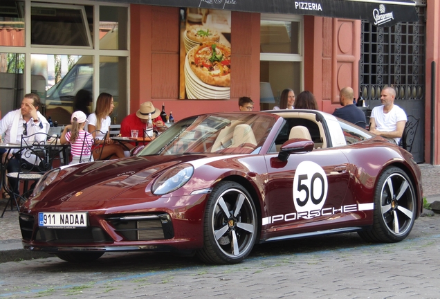 Porsche 992 Targa 4S Heritage Design Edition