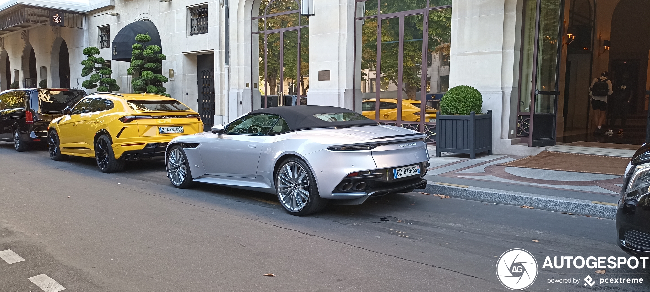 Aston Martin DBS Superleggera Volante