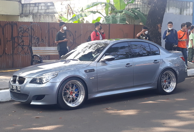 BMW M5 E60 2005