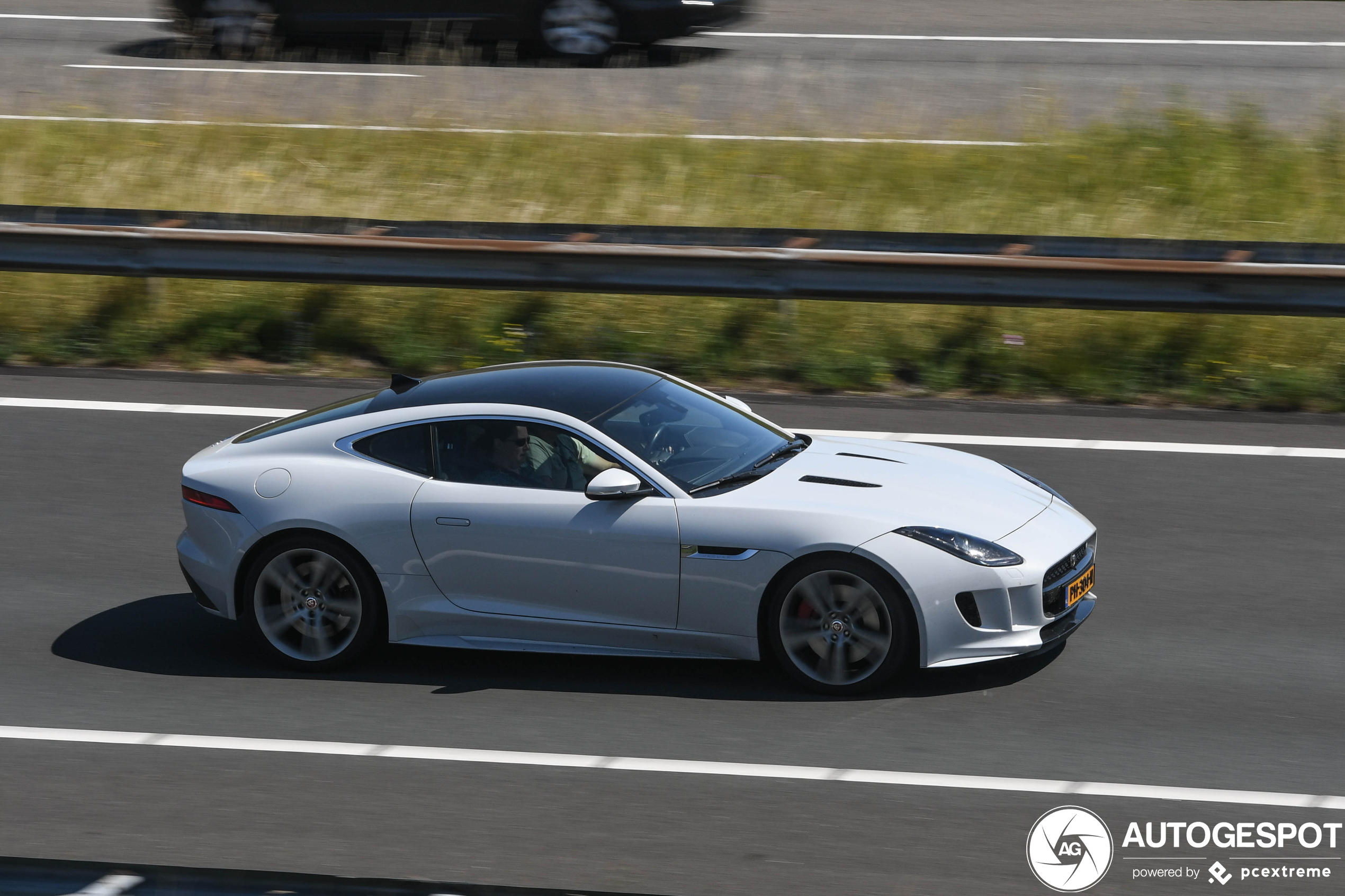 Jaguar F-TYPE S Coupé British Design Edition