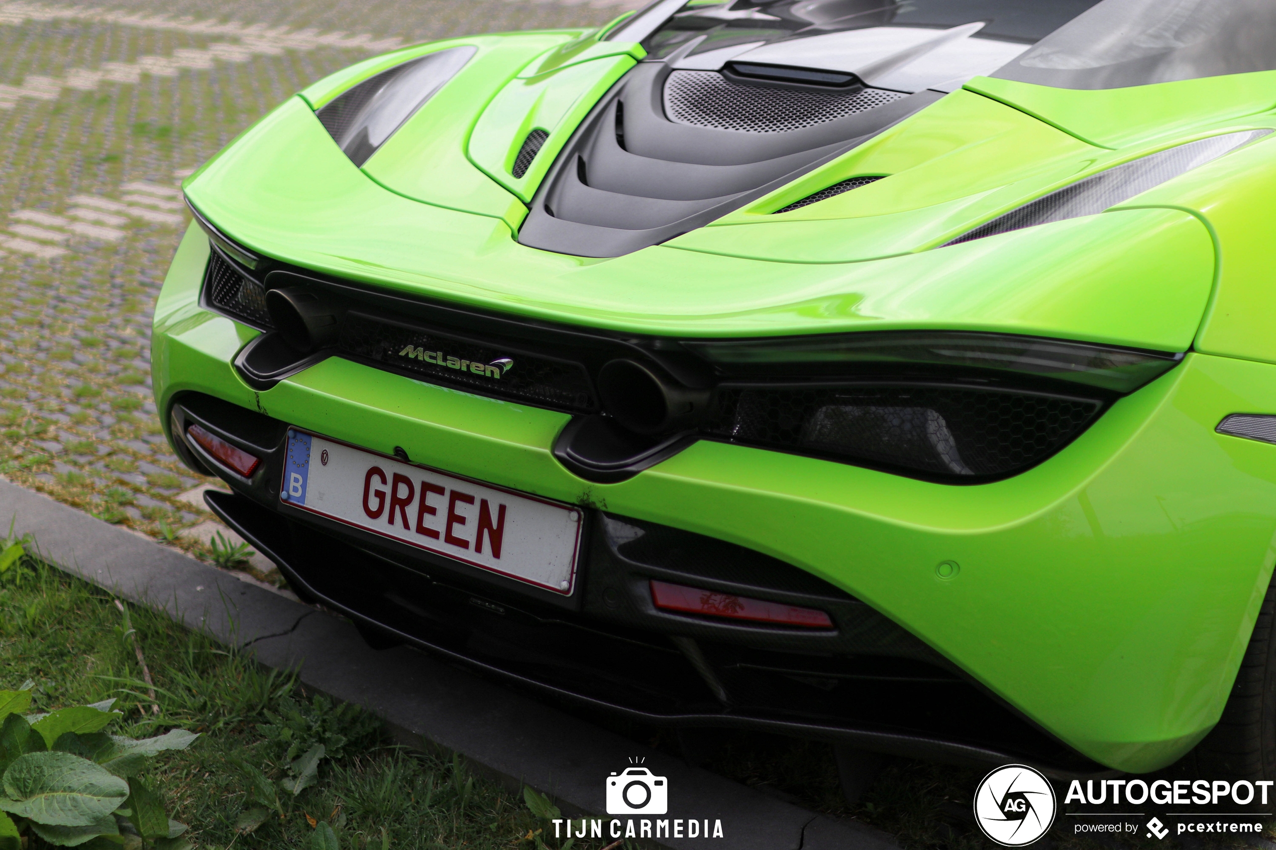 Knalgroene McLaren 720S heeft bijbehorend kenteken