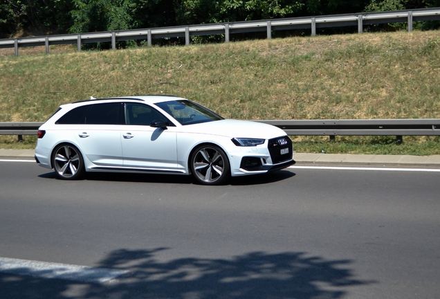 Audi RS4 Avant B9