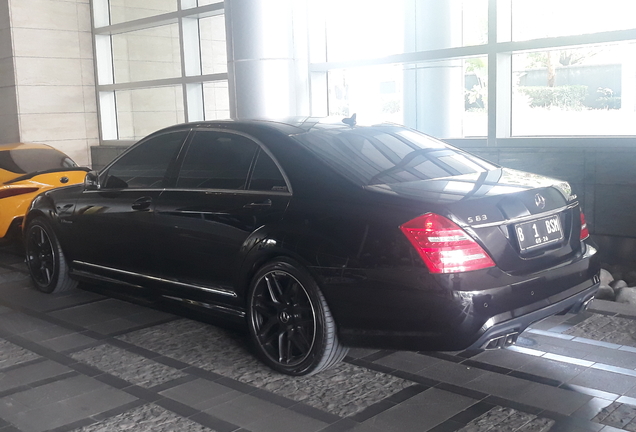 Mercedes-Benz S 63 AMG W221 2011