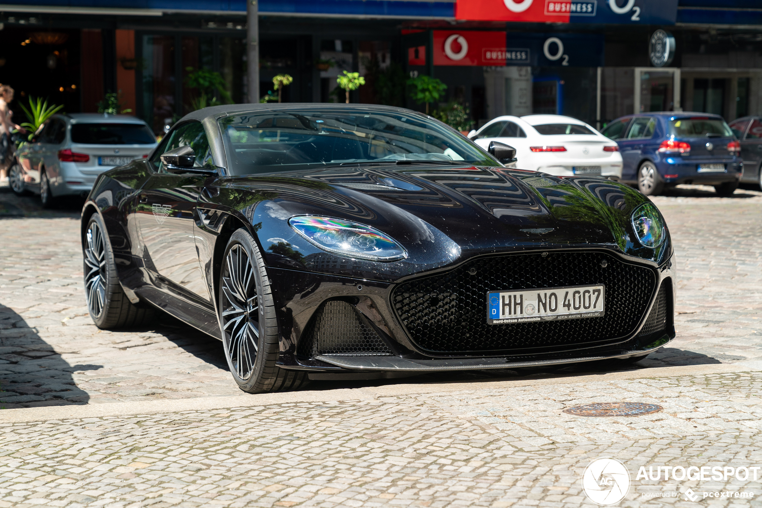 Aston Martin DBS Superleggera Volante