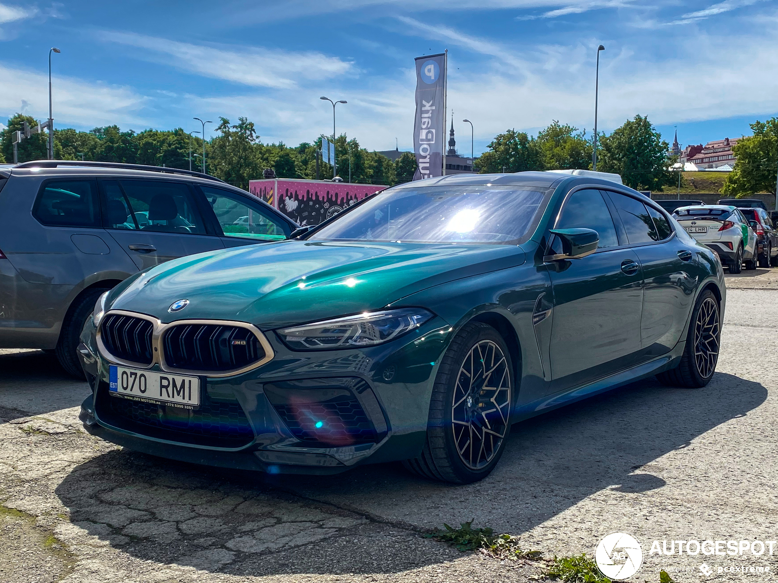 Groen en goud op een BMW M8 is zeer geslaagd