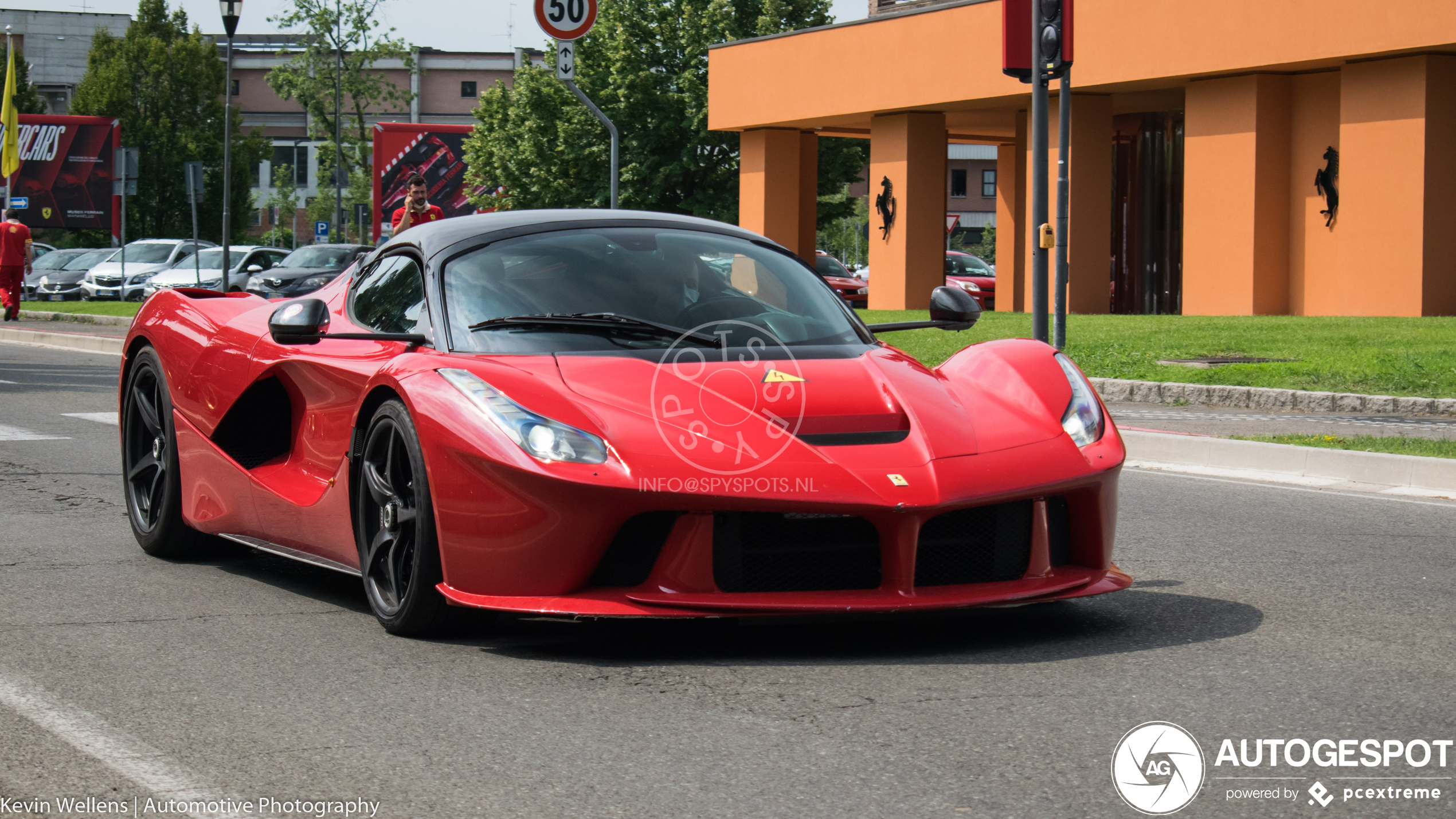 Ferrari LaFerrari Aperta