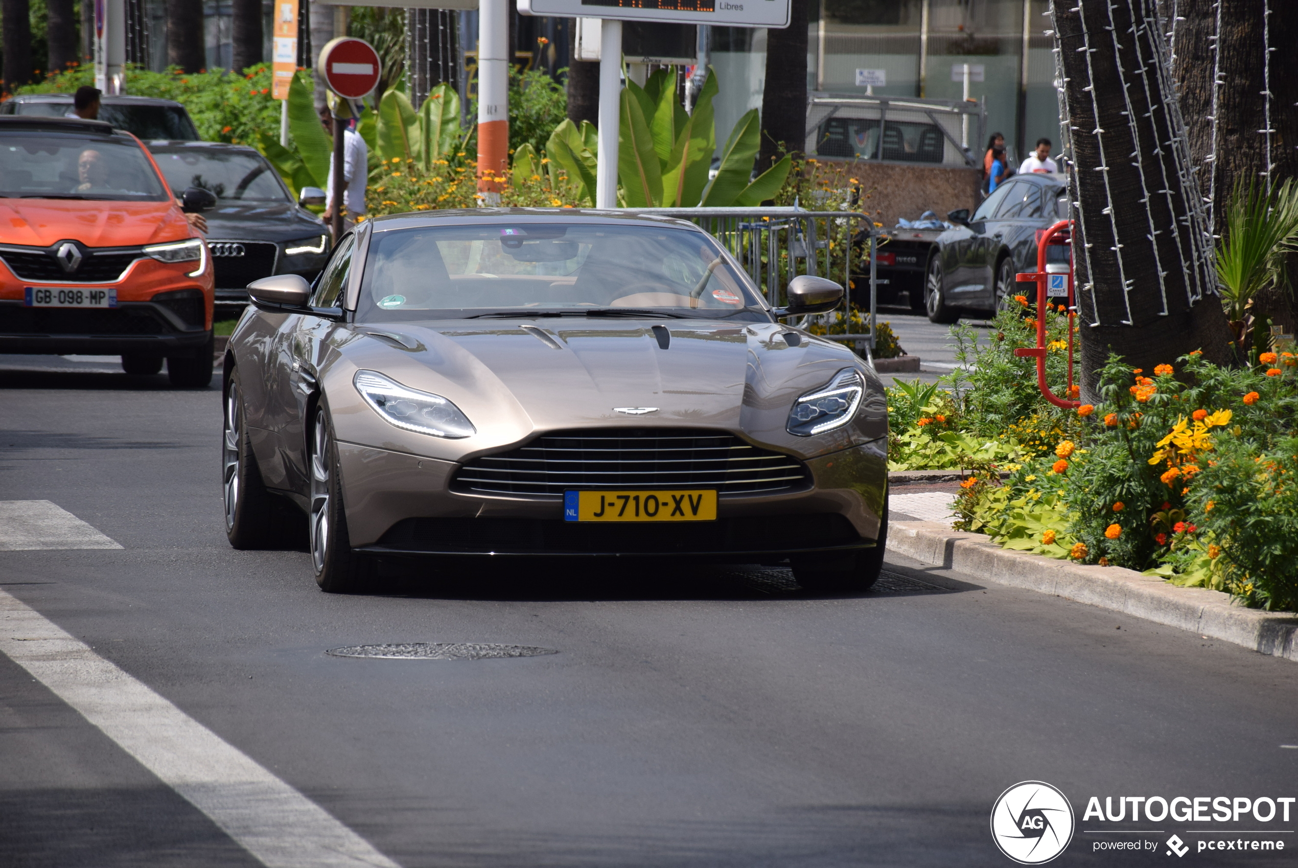 Aston Martin DB11