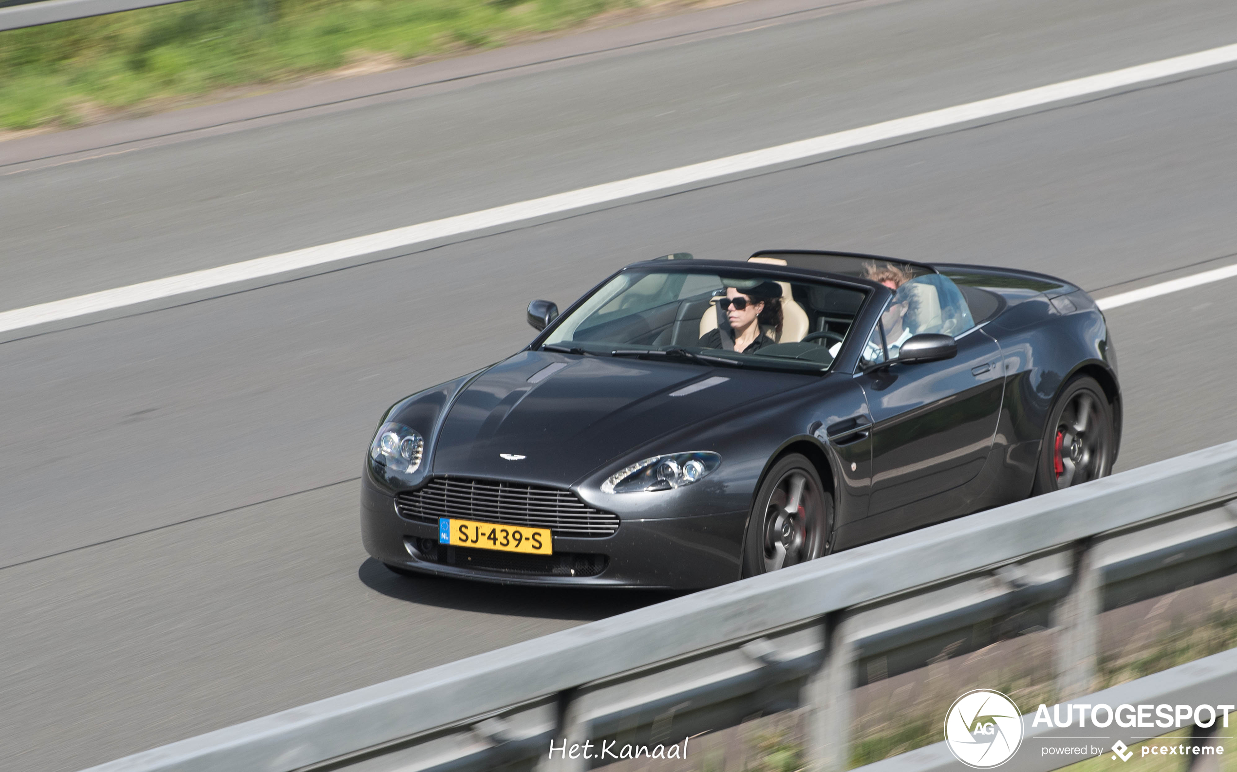 Aston Martin V8 Vantage Roadster