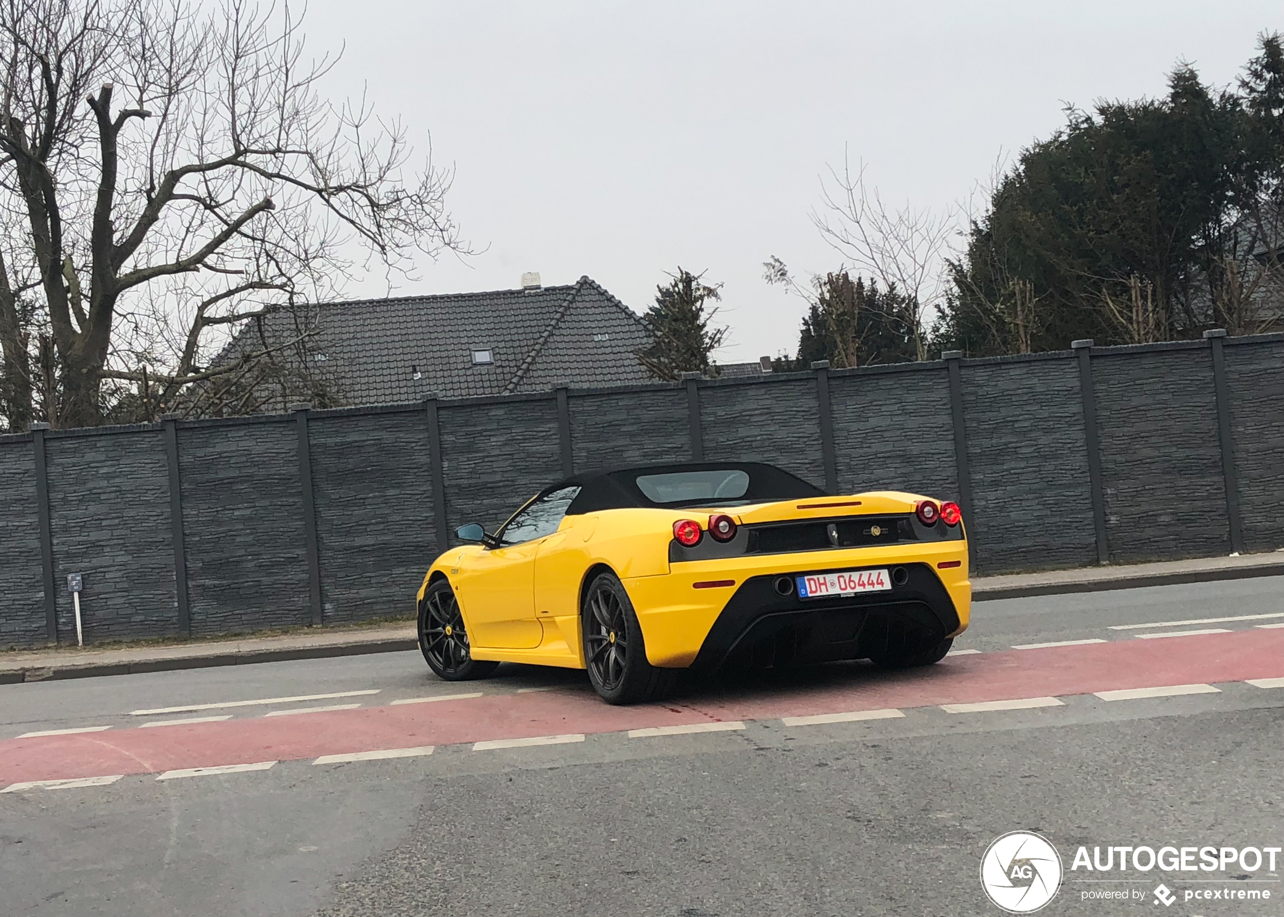 Ferrari Scuderia Spider 16M