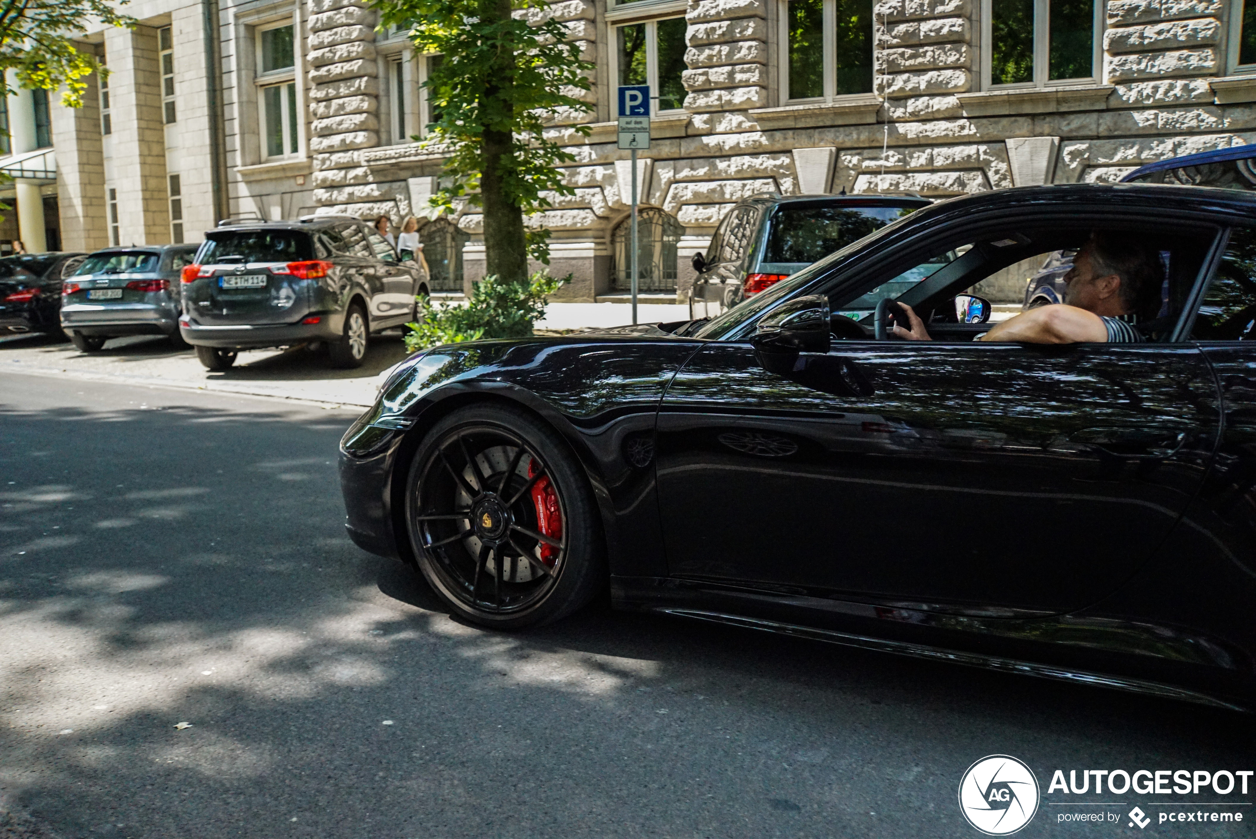 Porsche 992 Carrera 4 GTS