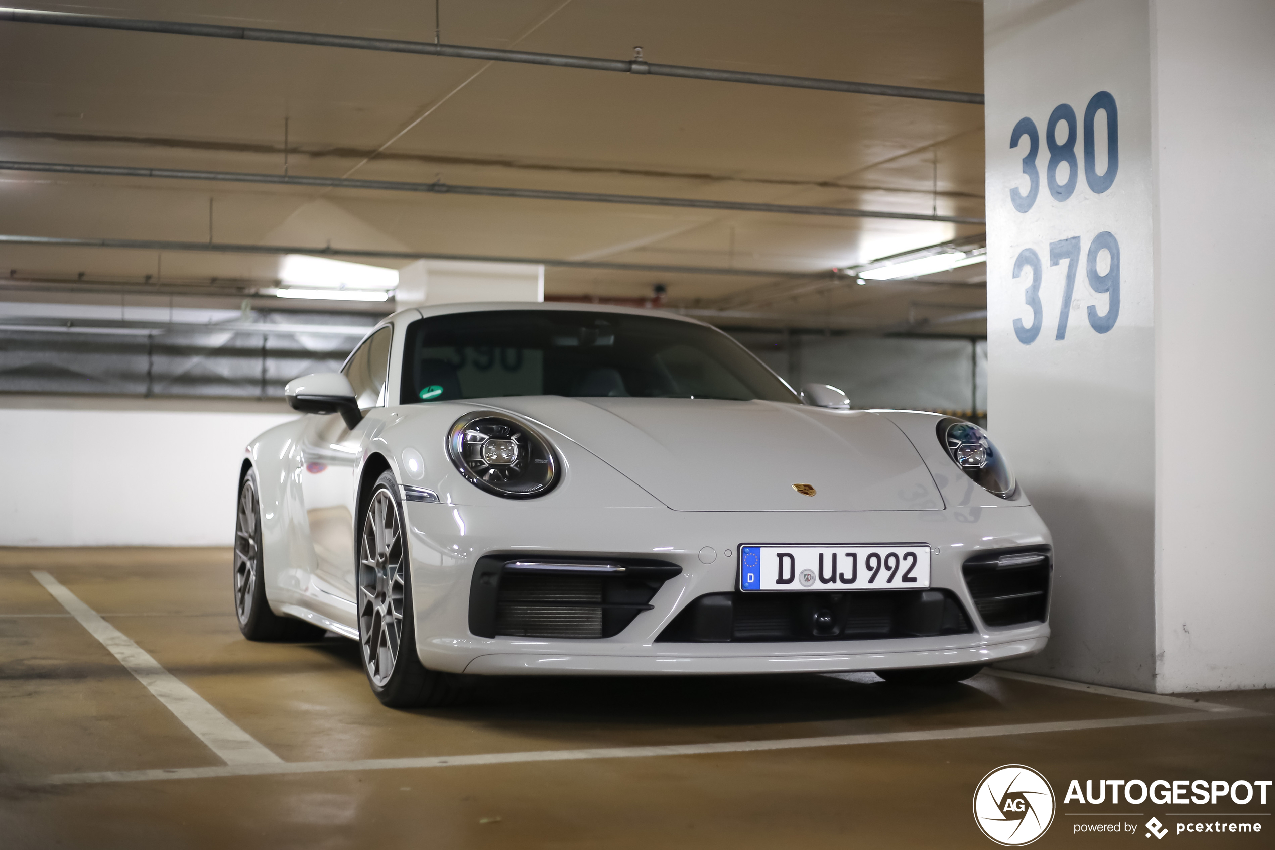 Porsche 992 Carrera 4S