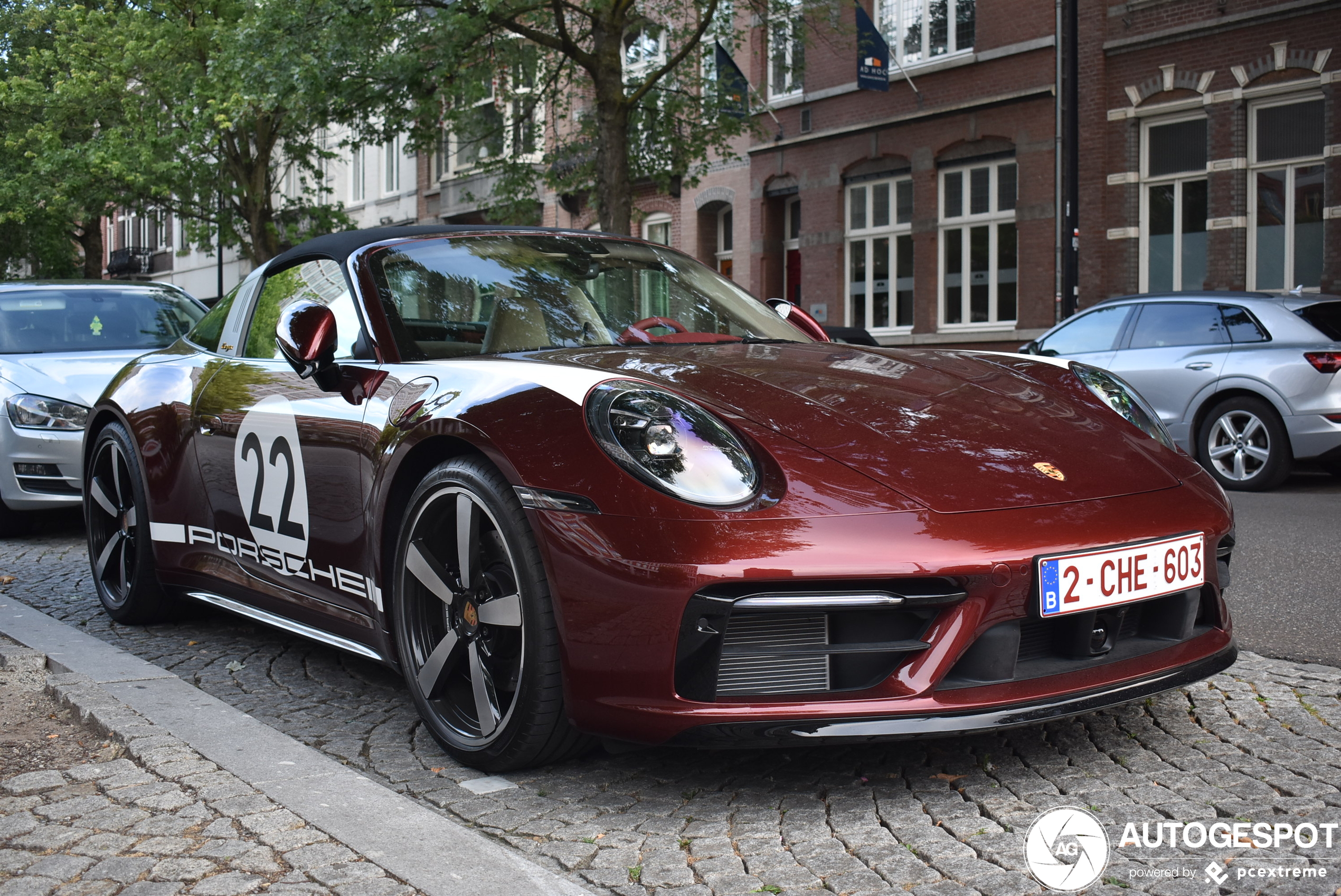 Porsche 992 Targa 4S Heritage Design Edition