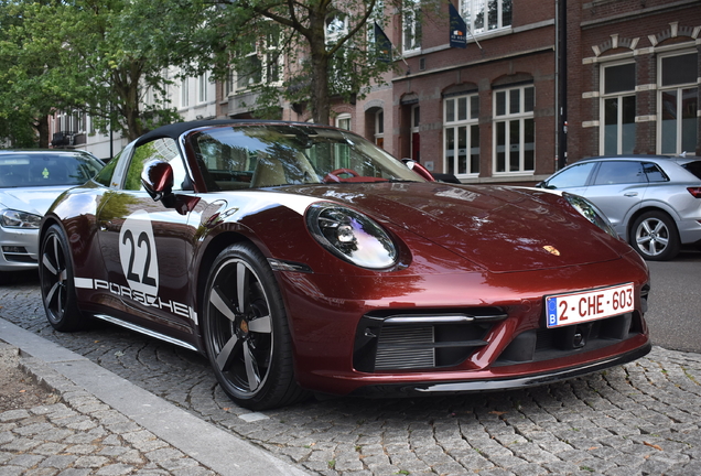 Porsche 992 Targa 4S Heritage Design Edition